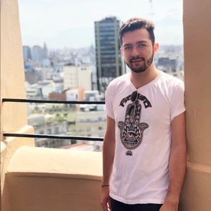 Meet your Posher, Jhonnatan